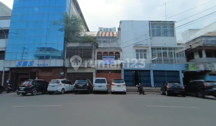Ruko di Jalan Sutomo Dekat Sutomo Baru