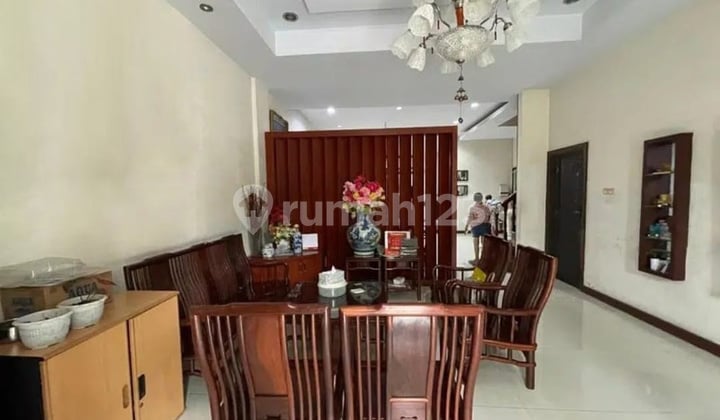 Villa in The Crown Complex Jalan S Parman