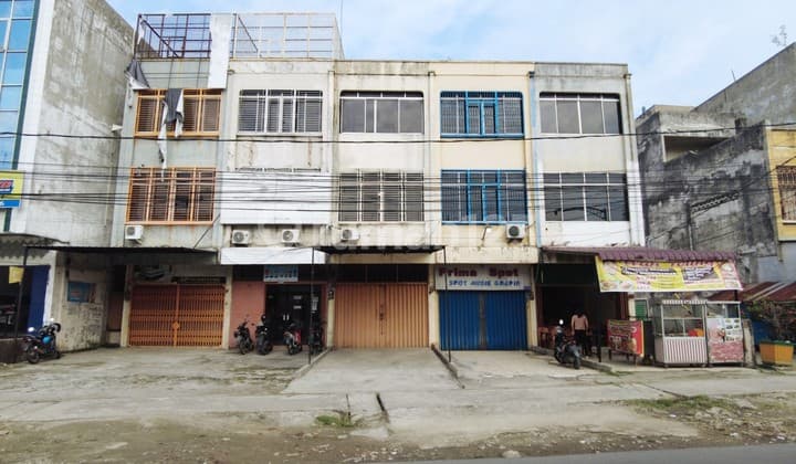 Ruko di Jalan Yos Sudarso Dekat Putri Hijau