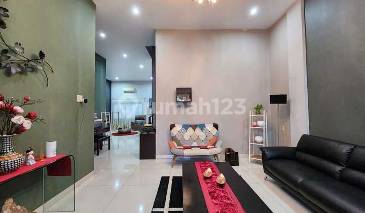 Villa di Komplek Palace Polonia