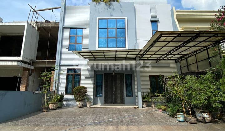 Villa in Mutiara Residence Complex