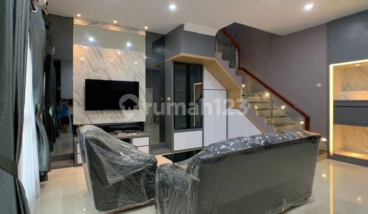 Villa di Komplek Menteng Indah Cluster Halton Place