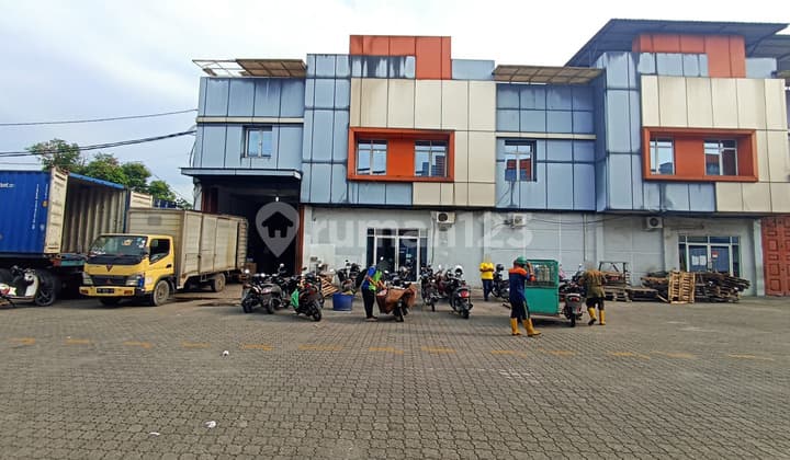 Gudang Hook di Komplek Amplas Trade Centre Jalan Sm Raja