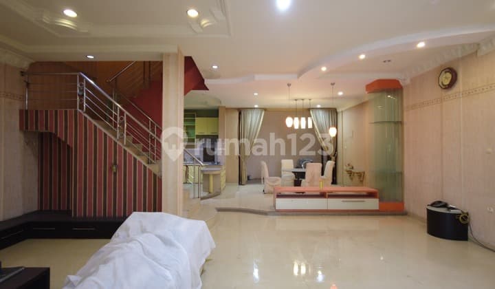 Villa di Komplek Graha Prima Jalan Sunggal