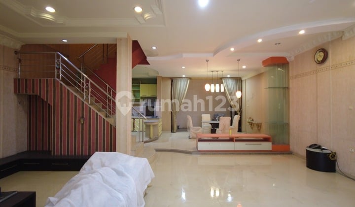 Villa di Komplek Graha Prima Jalan Sunggal