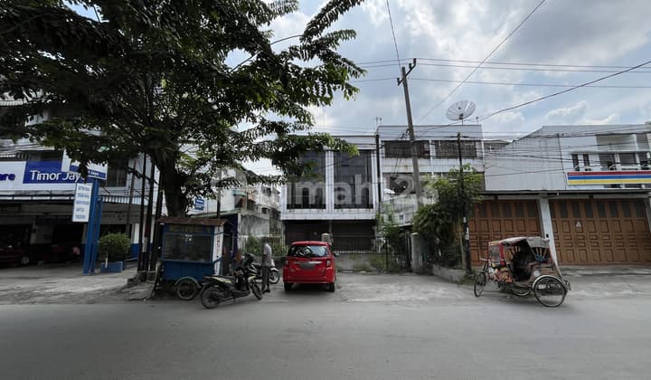 Ruko Gandeng di Jalan Krakatau