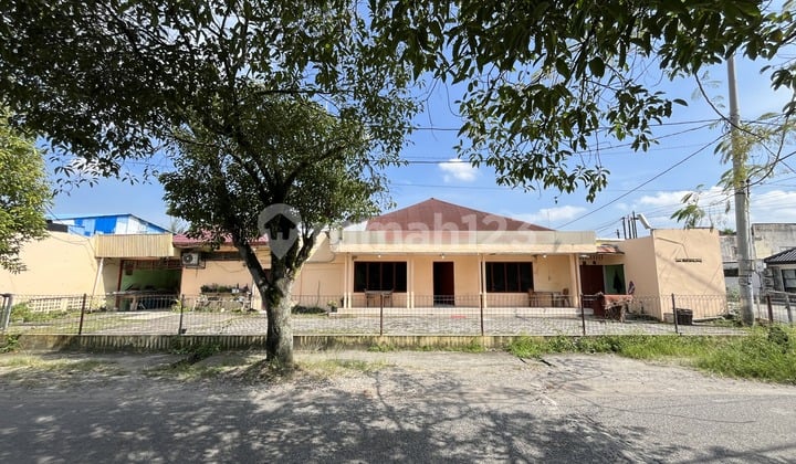 Villa Hook di Jalan Sei Beras Dekat Iskandar Muda