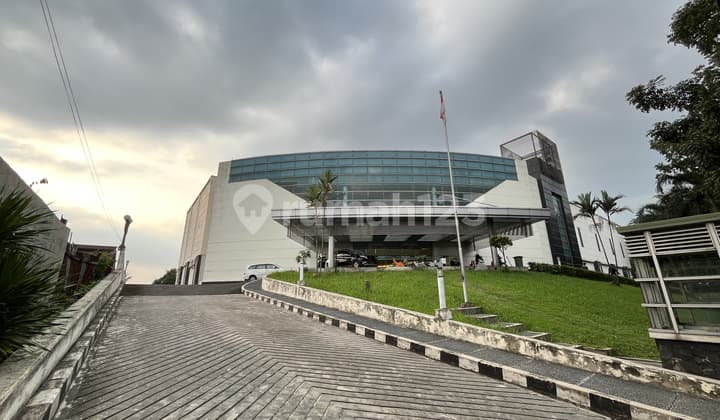 Gedung Kantor di Jalan Asrama