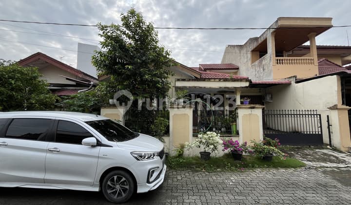 Villa di Komplek Taman Setia Budi 1