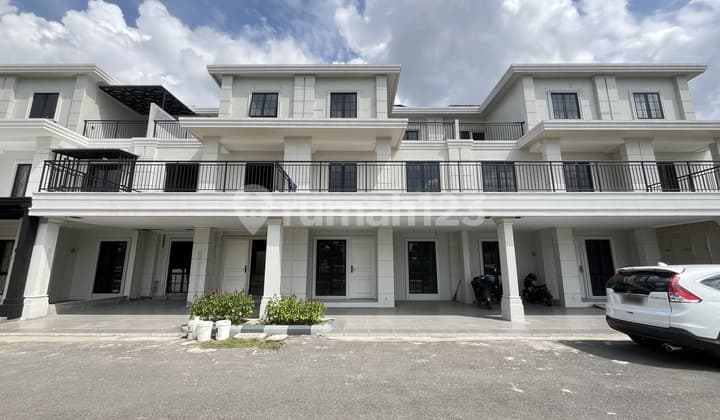 Villa di Komplek Jewel Park Polonia