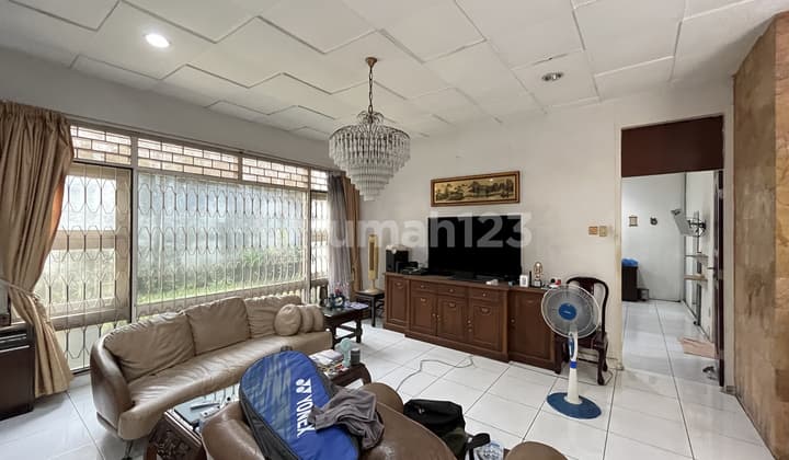 Villa di Jalan Juanda Polonia