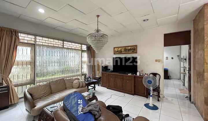 Villa di Jalan Juanda Polonia