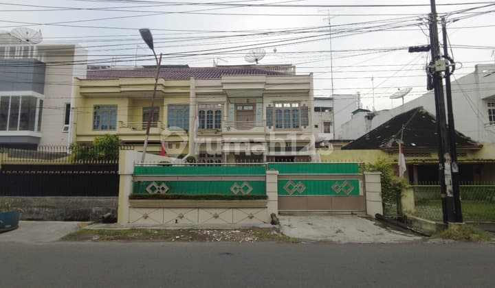 Villa di Jalan Malaka Dekat Madong Lubis