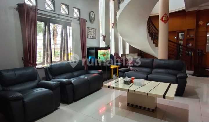 Villa Hook di Komplek Cemara Asri Jalan Kemuning
