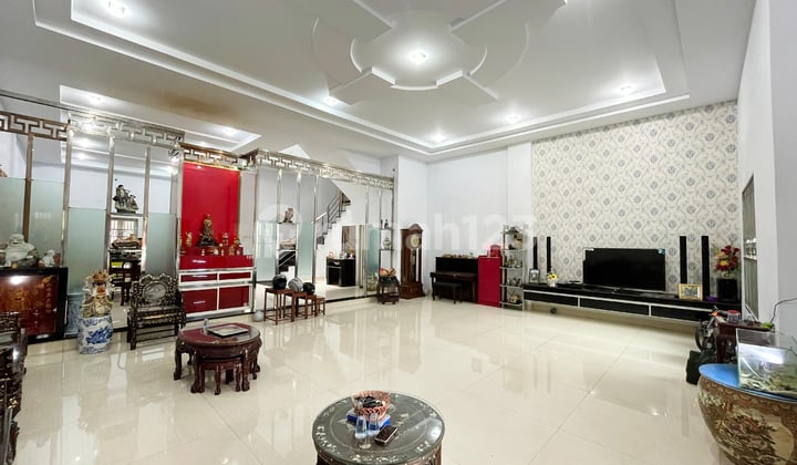 Villa Hook di Jalan Talaud Dekat Mt Haryono