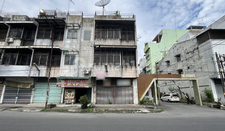 Ruko Hook di Jalan Thamrin ( Simpang Flores )