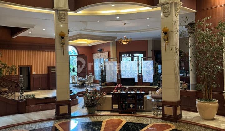 Villa Jumbo di Komplek Malibu Indah ( Boulevard )