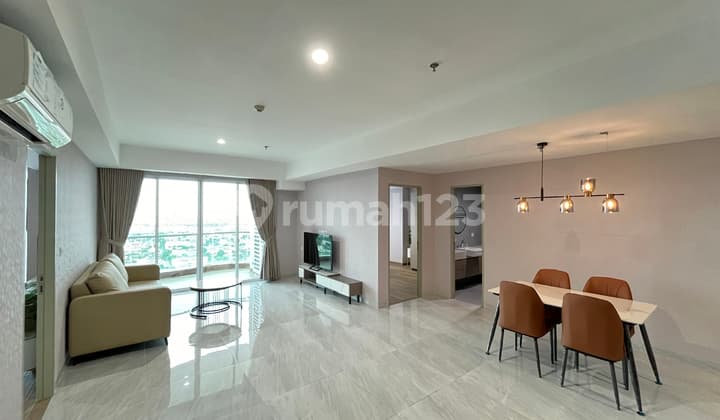 Manhattan Condominium in Queen Tower