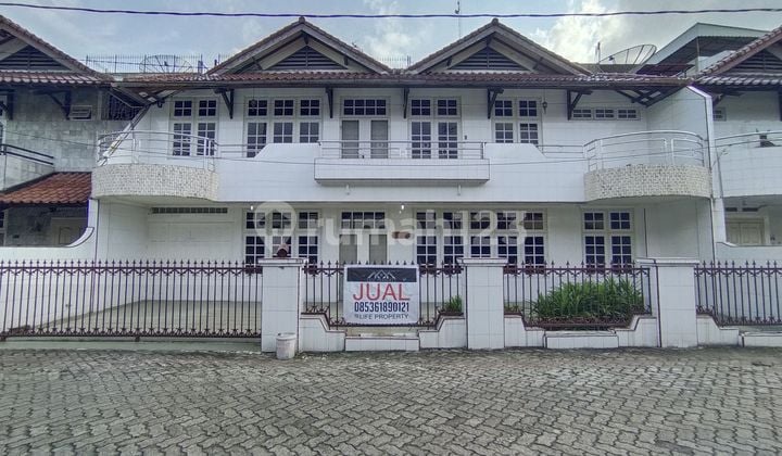 Villa di Komplek Putri Hijau