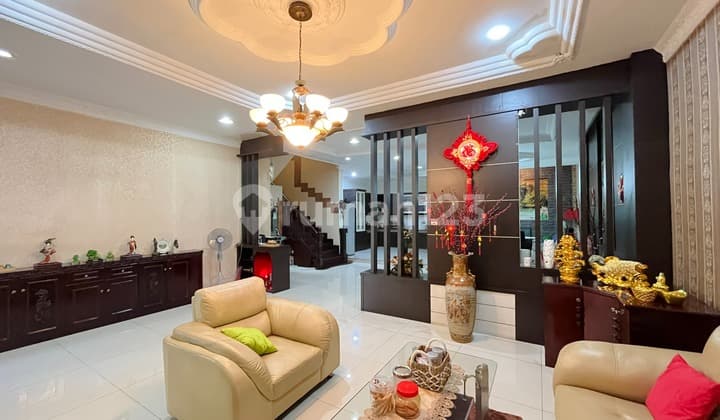 Villa di Komplek Makmur Indah ( Adam Malik )