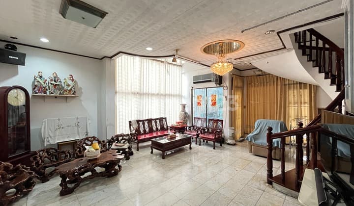 Villa Hook di Komplek Taman Polonia Raya