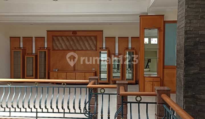 Rumah Clasik Bagus Sekali di Mainroad Setra Duta bandung