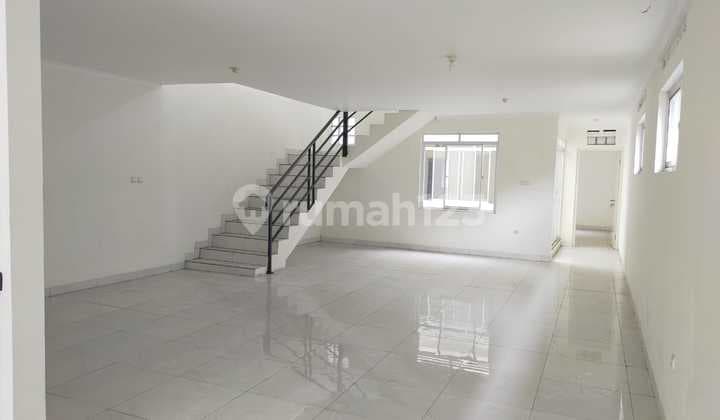 Dijual Ruko Baru Lokasi Strategis 3 Lantai di Jl.sudirman