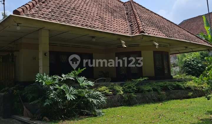 Rumah heritage bagus cocok untuk cafe, kantor Sayap Riau Bandung Utara harga nego