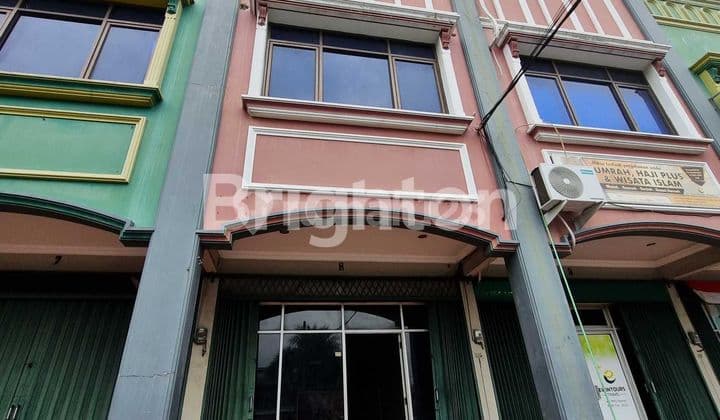 Ruko Namira 2 1/2 Lantai Pengasinan Parkiran Luas Strategis