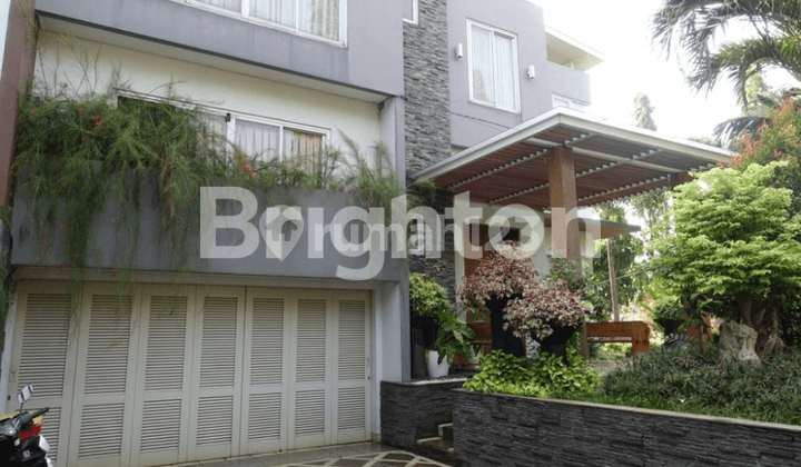 Rumah Mewah Semi Furnished 2 Lantai Hook Lantai Mezanine