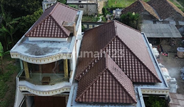Rumah Mewah Nyaman di Mainroad Raya Lembang Bandung