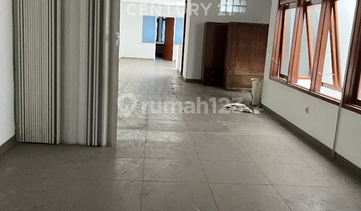 Shop House in the City Center, suitable for Office, Residence, Etc.