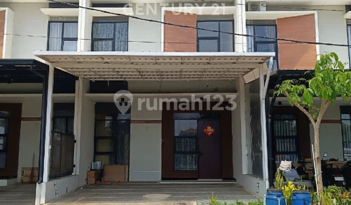 2-Story House in Taman Kopo Indah 5, Close to Schools, Toll Road