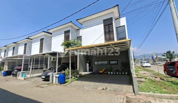 Rumah Cantik di Bumi Cikoneng Regency Buah Batu