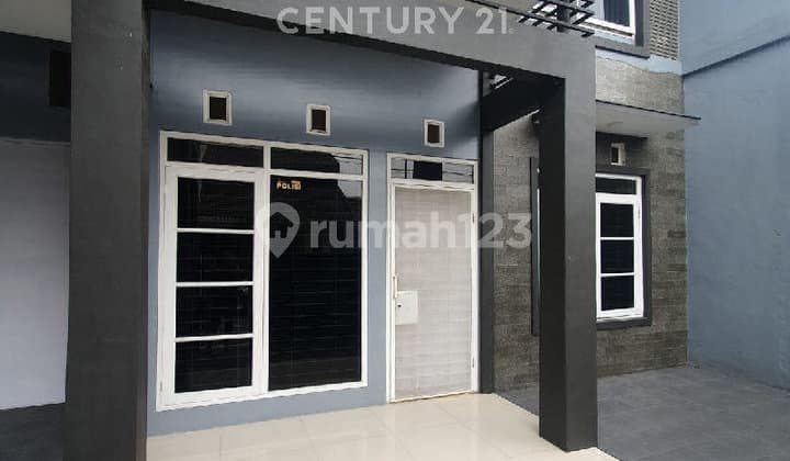 Beautiful 5-Bedroom House in Taman Kopo Indah 2 Patung Gajah, Bandung