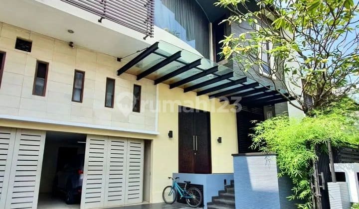 House on Alam Segar Street
Pondok Indah South Jakarta New 2 Floors