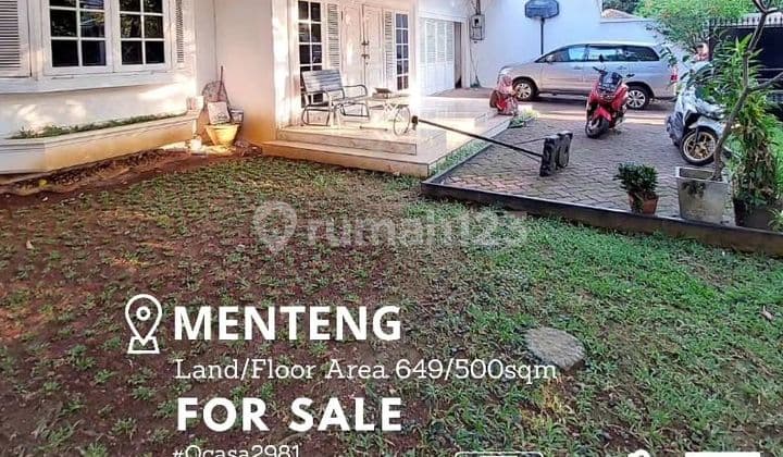 Rumah Luas di Menteng Jakarta Pusat Hadap Barat