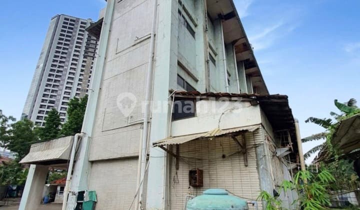 Building For Sale On Gatot Subroto, Area 1400m2, 4 Floors
