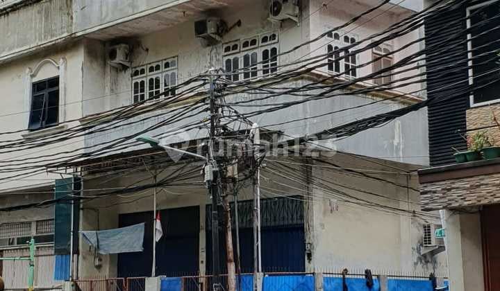 Rmh 3 lantai di dpn Kelurahan Teluk Gong, Jln Boncel Raya, Jakut