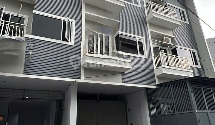 Rmh 3 lt di Teluk gong Fajar Jl V, Penjaringan, Jakarta Utara