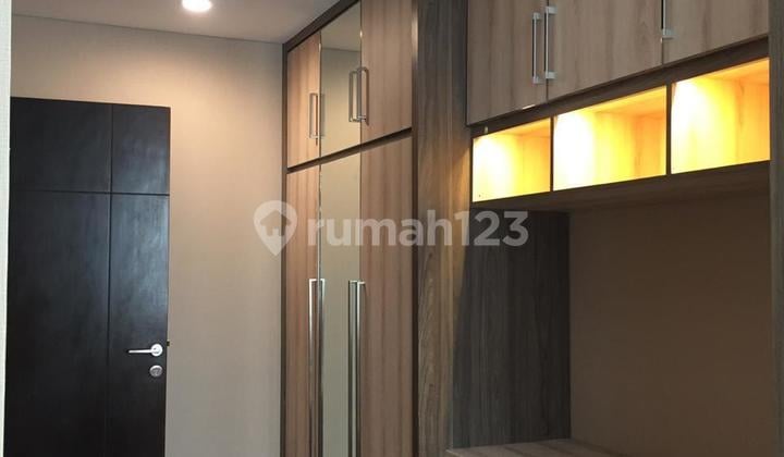 Dijual Apartment Galery West Akr Luas 96M2 Harga bisa Nego