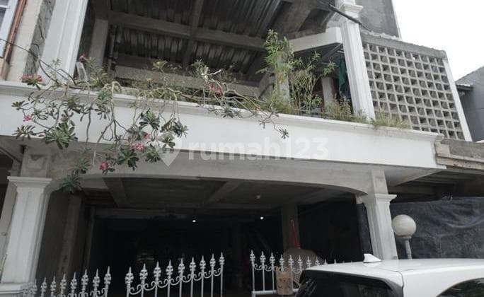 Available Room for Boarding House in BCS Kelapa Gading Area, Land Size 7x15 m²