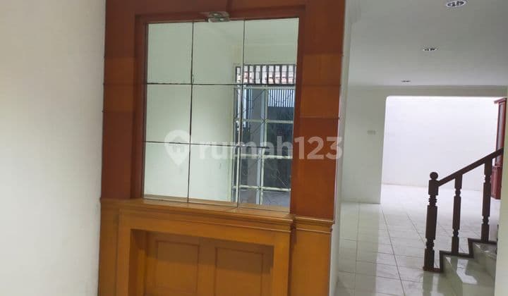 Disewakan Rumah di Permata Buana Luas 9X20m2 Full Furnished
