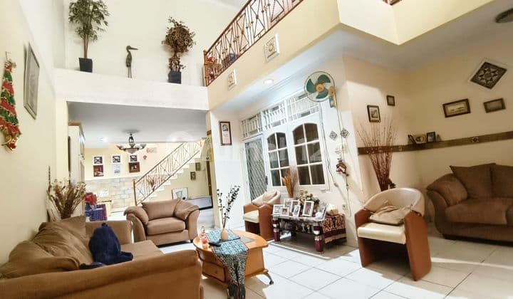 Dijual Rumah di Jl.anggrek Garuda Slipi Jakbar Lt.9x15m2 Hrg Nego