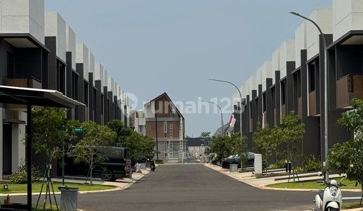 Disewakan Rumah di Summarecon Crown Gading Uk.7x11m2 Unfurnished