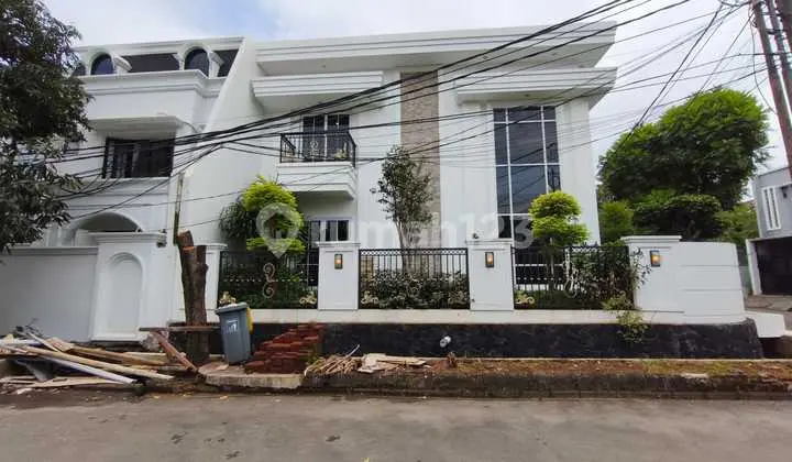Dijual Rumah Mewah Hook di Rajawali Sektor 9 Bintaro, Lt.218m2