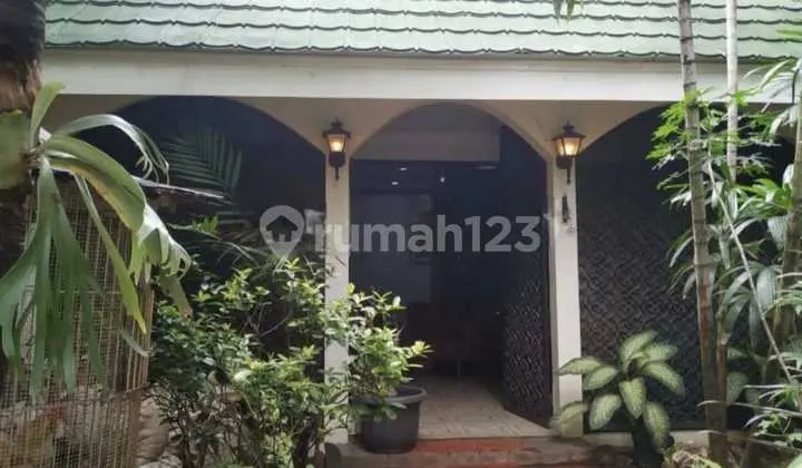 For Sale, House on Kh Hasyim Ashari, Central Jakarta, Land Area 956m2, North Facing