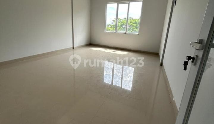 For Sale/Rent Shop House in Cipondoh Land Size 4x15, Roadside Position