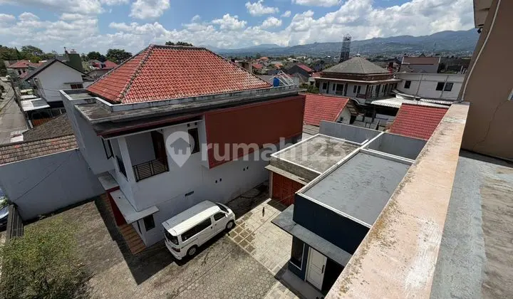 Dijual Rumah dan Ruang Usaha Skala Menengah di Bandung Timur