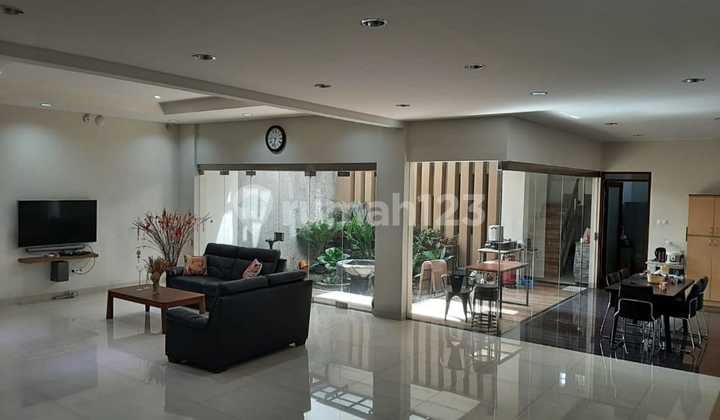 Rumah Mewah Exclusive Plus Kantor Dijual di Kopo Bandung